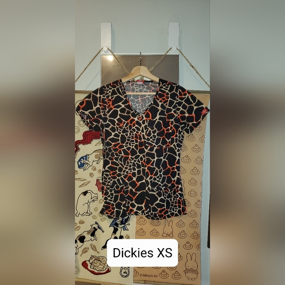 Medical Scrubs 1 - Picture 4 of 16